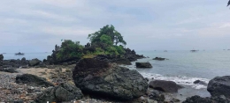Batu di Geopark Ciletuh, Pelabuhanratu, Kabupaten Sukabumi, Jawa Barat. (Dokumentasi Pribadi)