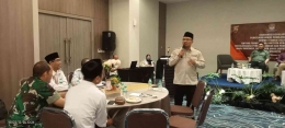 Kadiv Sosdiklihparmas dan SDM KPU Kabupaten Bekasi, Dhany Wahab Habieby menjelaskan proses rekrutmen badan adhoc (Dokpri)
