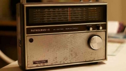 Ilustrasi Radio (Sumber : https://techno.okezone.com/read/2020/02/13/56/2167814/hari-radio-sedunia-siapa-penemu-radio-pertama)