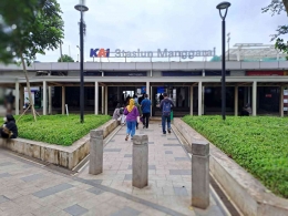 Halte Stasiun Manggrai yang terintegrasi ke Stasiun Manggarai (dokpri)