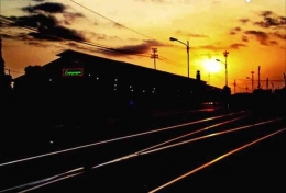 Senja di stasiun Lempuyangan (foto: Hermard)