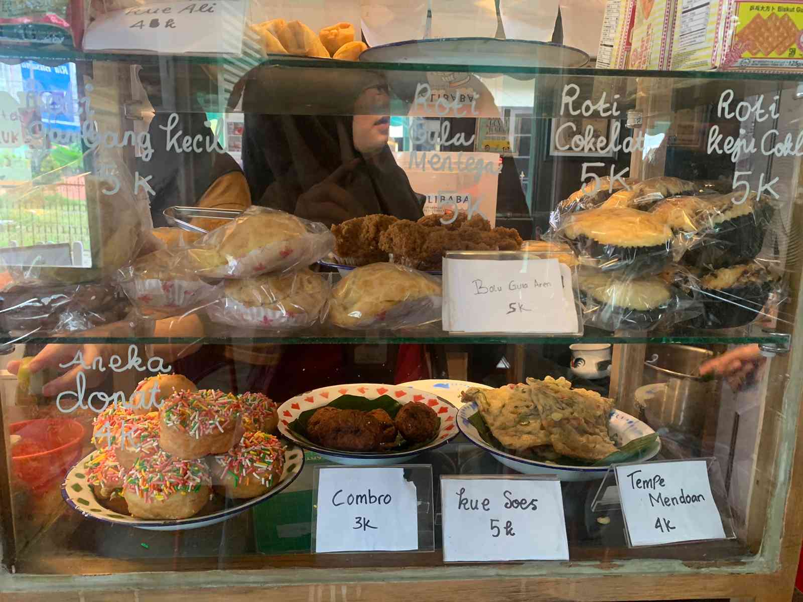 Beberapa pilihan makanan pendamping untuk ngeteh. Foto: Dokumentasi pribadi