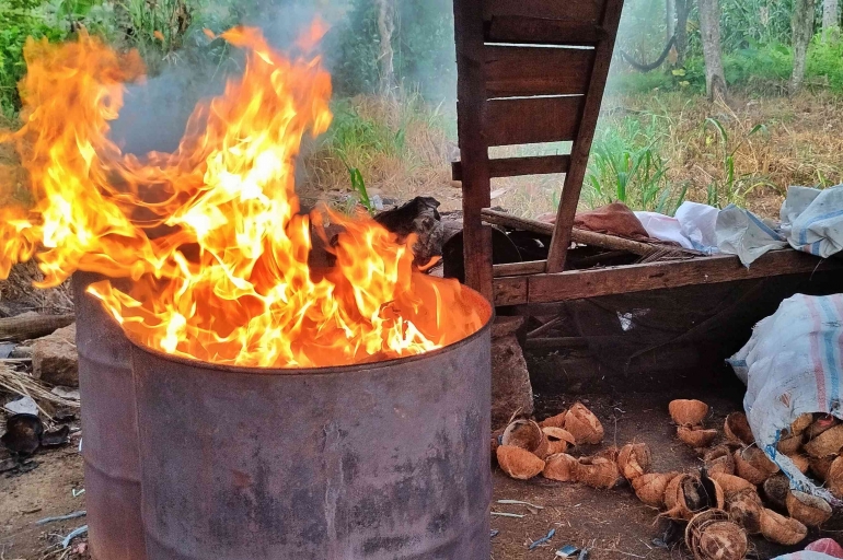 Barbeque Malam Tahun Baru dan Geliat Ekonomi UMKM Pemasok Bara Api ...