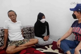 Pak Ogah bernama asli Abdul Hamid semasa hidupnya bersama sang isteri (dok foto: kompas.com)