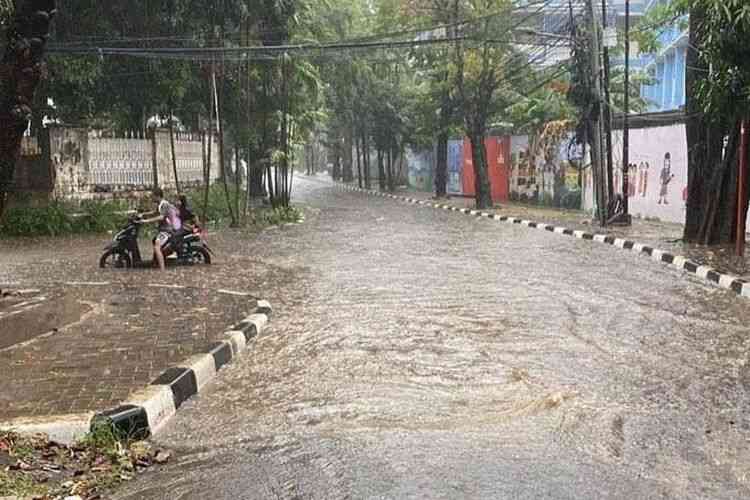 Ilustrasi hujan dan genangan di Jakarta. (Sumber foto: Kompas.com)