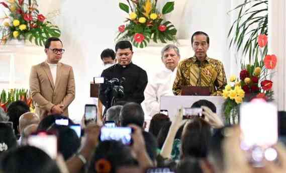 Presiden Joko Widodo mengucapkan Selamat Natal kepada umat Katolik di Katedral Bogor, Minggu 25 Desember 2022 (Foto: Sekretariat Presiden via detik.com)