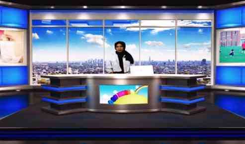 Bisa merasakan jadi presenter berita. | Foto Dokumantasi P Arianto.