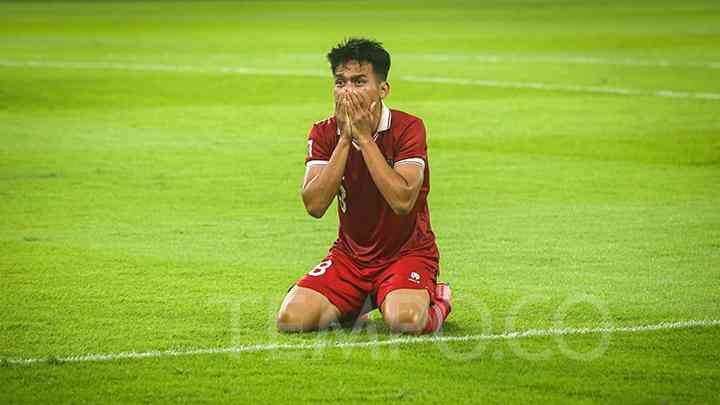 Ilustrasi gambar: Witan Sulaeman yang gagal mencetak Gol pada gawang Timnas Thailand. Foto by sport.tempo.co / Nurdin Saleh