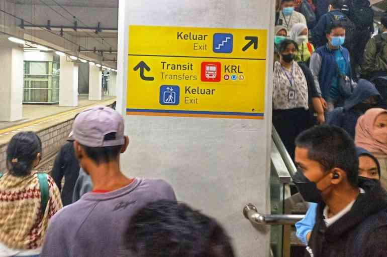 Tiang beton meresahkan di Stasiun Manggarai (foto by widikurniawan)