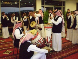 Tarian Tradisional Bahrain : Dokpri