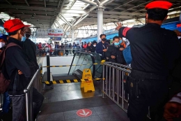 Eskalator mati Stasiun Manggarai kembali mati di jam sibuk (foto by widikurniawan)
