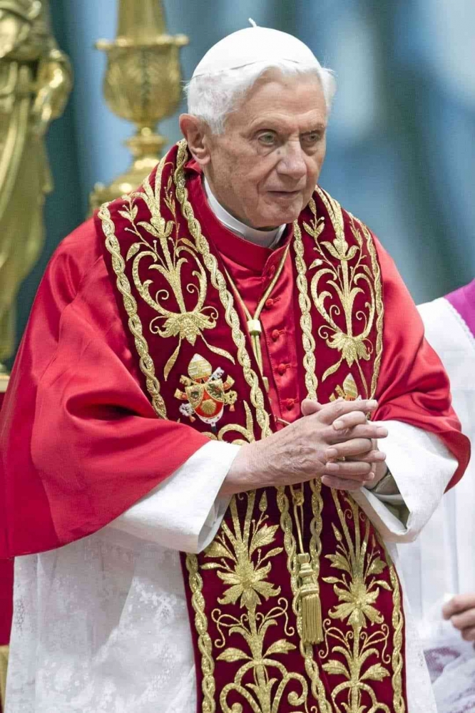 Paus Emeritus Benedikt VI foto Prva opca audiencia