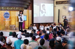 Image: Salah acara pada kegiatan malam pergantian tahun 2022-2023 di Masjid Raya Bintaro Jaya yang disiarkan langsung oleh TV Swasta (by Merza Gamal)