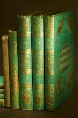 Buku dengan sampul berwarna hijau zamrud (sumber: National Geographic)