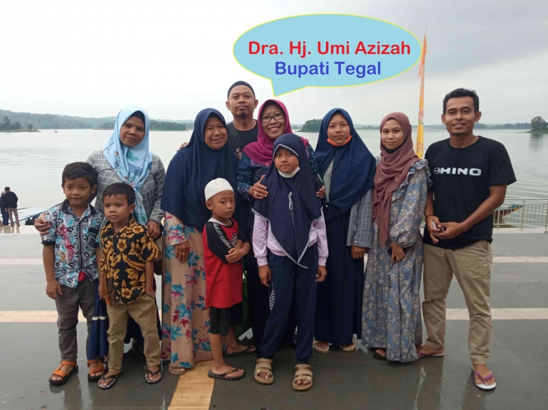 koleksi pribadi, photo tgl 30 Desember 2022, photo bersama Bupati Tegal, Dra. Hj. Umi Azizah