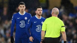 Kai Havertz dan Mason Mount bersama wasit/getty images