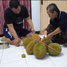 Durian berukuran puluhan kali rambutan dari Bruno, Purworejo (dok.IYeeS) 