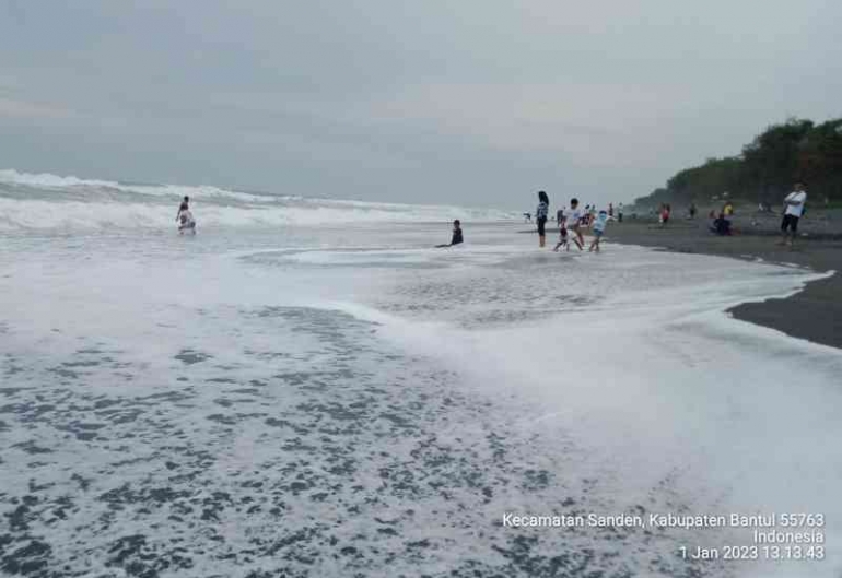 Suasana pantai Goa Cemara hari pertama th 2023. | Dokumen pribadi.