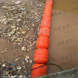  Blok sampah di Sungai membantu membersihkannya Sungai dan laut dari plastik: Foto Zhihu.com