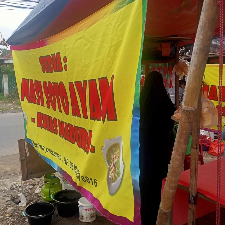 Warung tenda Nasi Soto Ayam Khas Madura (dokumen pribadi)