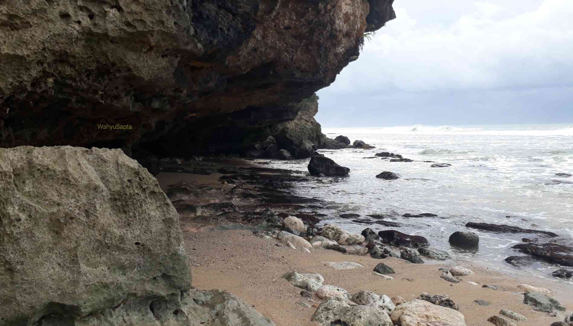 Pantai Trenggole Gunung Kidul Yogyakarta, masih alami. | Foto: Wahyu Sapta.