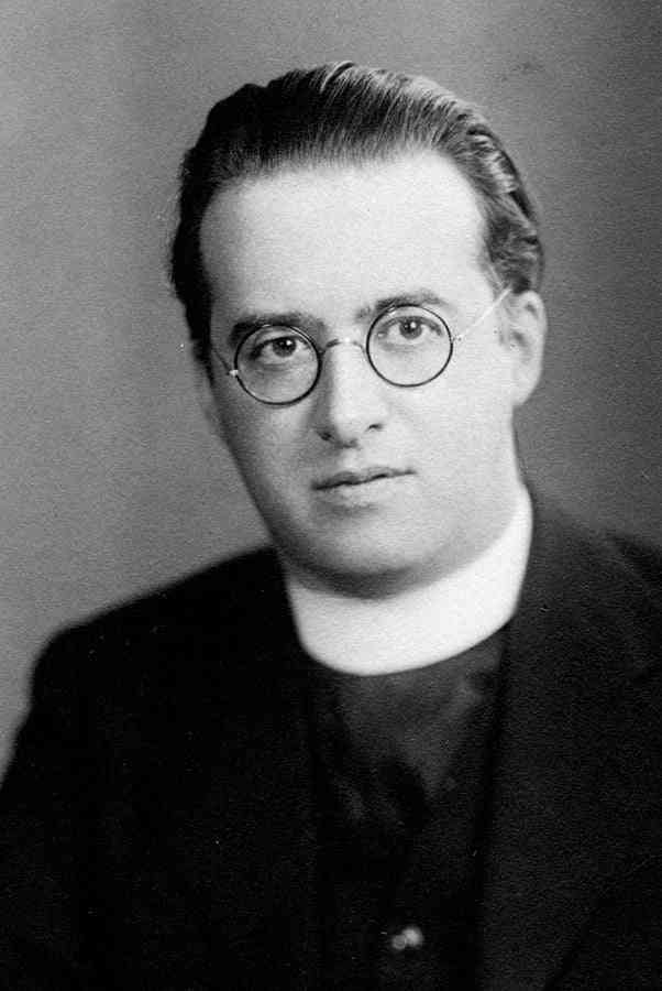 Georges Lemaitre pencetus teori Big Bang ( 1894 -- 1966)  - sumber: anthrowiki.at