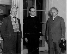 Millikan, Lemaitre dan Einstein di California Institute of Technology pada Januari 1933.  (sumber: wikipedia)