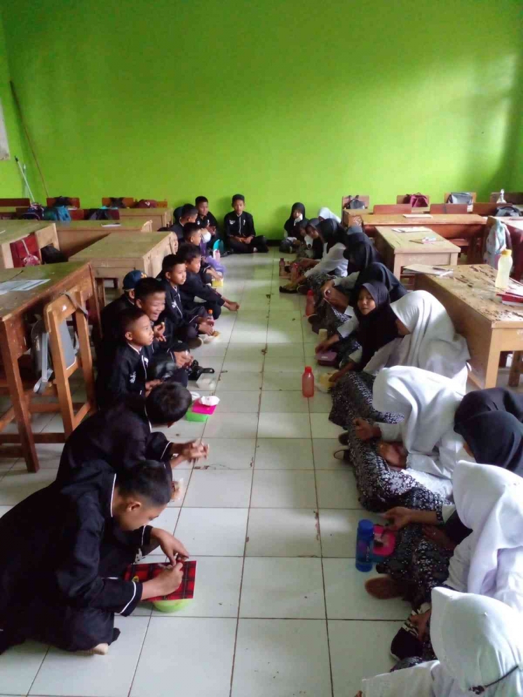 Foto: kegiatan papahare atau makan bersama saat jam istirahat di sekolah/Dokpri