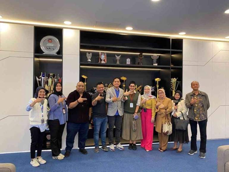 Foto bersama Tim STIKOM InterStudi dengan TIM EVOS. Dokpri