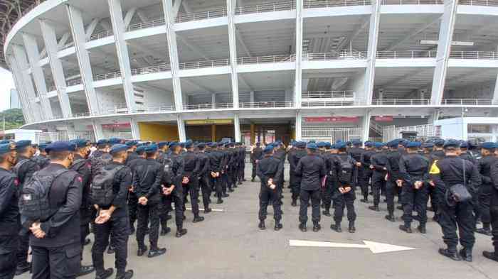  TNI-Polri saat apel jelang pengamanan lag Timnas di Stadion Utama Gelora Bung Karno, Senayan, Jakarta (Tribunnews/Abdul Majid)
