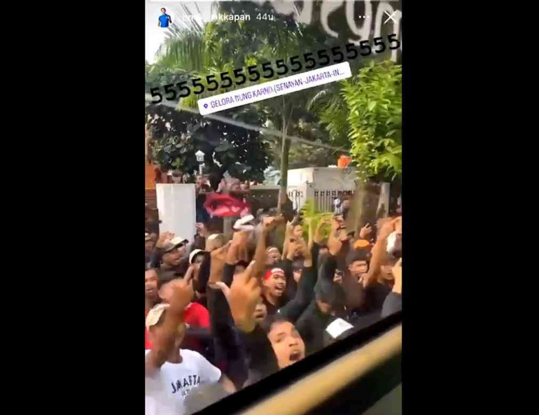 Sebagian Fan tidak bertanggung jawab teror pemain Thailand sampai lempar kaca | Foto Instagram via Thet.tao/vn