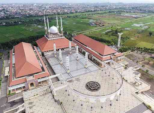 Masjid Agung Jawa Tengah di Semarang. | Sumber: Wikipedia Commons