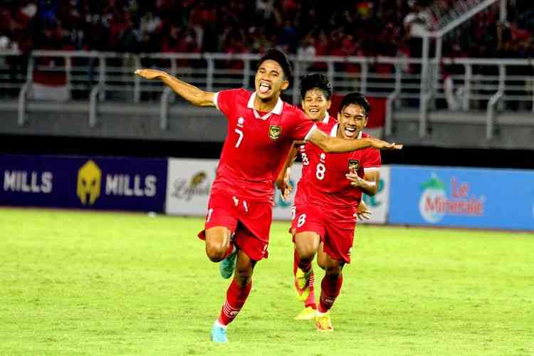 Foto: Pemain Timnas Indonesia Marselino Ferdinan selebrasi seusai mencetak gol (Sumber: Kompas.com/Suci Rahayu)
