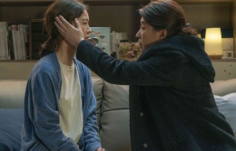 Jiyoung dan sang ibu (sumber: IMDb)