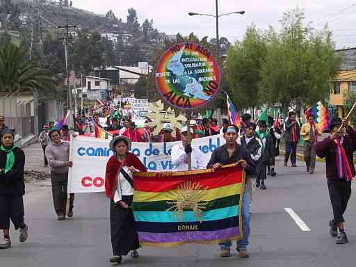 Arak-arakkan komunitas pribumi Ekuador melawan pertemuan perdagangan bebas. Sumber: https://library.brown.edu/