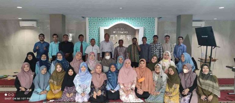 Foto bersama Pemateri dengan Peserta kegiatan PKM di SIT Insan Mandiri Cendekia Palembang (Dokpri)