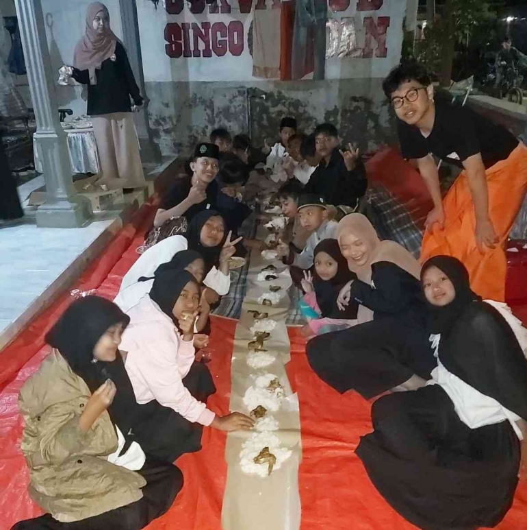 Suasana makan bersama adik-adik Dusun Besuki. (Foto: Lailatus Syarifah HN For Kompasiana)