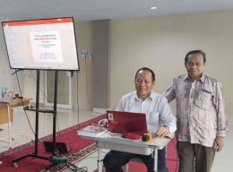 Tobari (kiri) dan Muslimin (kanan) sebagai Pemateri kegiatan PKM di SIT Insan Mandiri Cendekia Palembang (Dokpri)