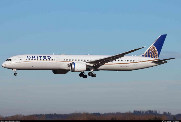 United Airlines Boeing 787-10 Dreamliner. Sumber: Bjorn Duwel /www.planespotters.net