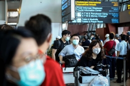 Wisatawan asal China saat tiba di Terminal 3 Bandara Soekarno-Hatta, Selasa (28/1/2020). (KOMPAS.com/GARRY LOTULUNG)