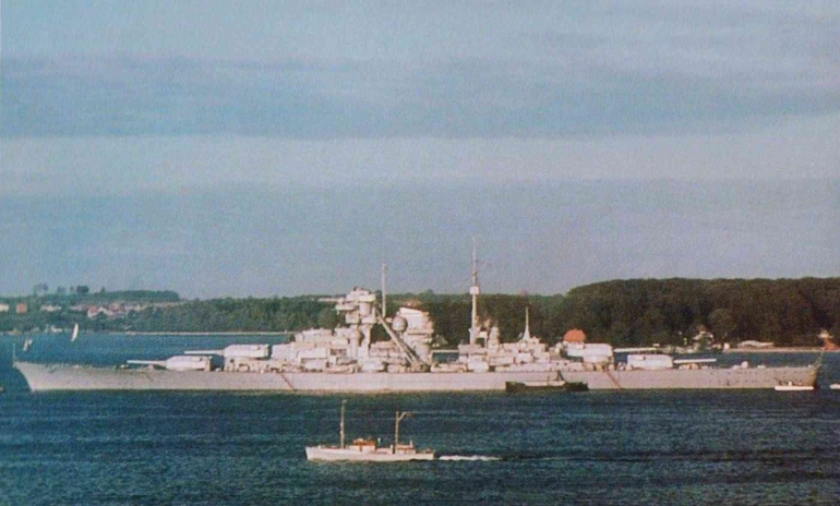 Bismarck Berlabuh di Pelabuhan Gotenhafen. Sumber : Imgur