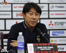 Potret Pelatih Shin Tae Yong di Konferensi Pers Jelang Laga Vietnam vs Indonesia. Sumber: PSSI