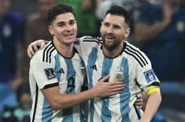 Ilustrasi gambar oleh sports.sindonews.com dari Quadiliba Al Farabi. Julian Alvarez dan Lionel Messi di Piala Dunia 2022. Senin, 09/01/2023