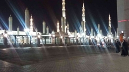 Subuh di masjid Nabawi, mei 2015 (sumber: dok. pribadi)