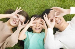 Ilustrasi kehidupan berkeluarga. Foto: DOk. Shutterstock/Tom Wang via Kompas.com)