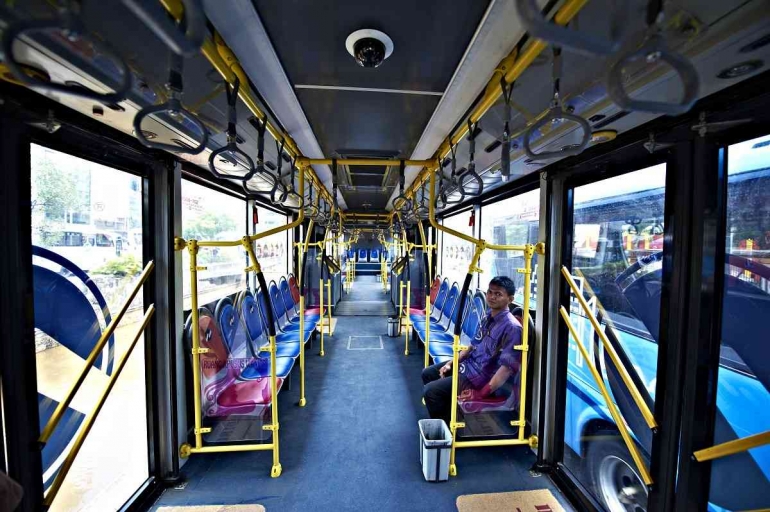 Transportasi publik harapan: murah, nyaman, tepat waktu, tak ada copet (dok foto: transjakarta.co.id)