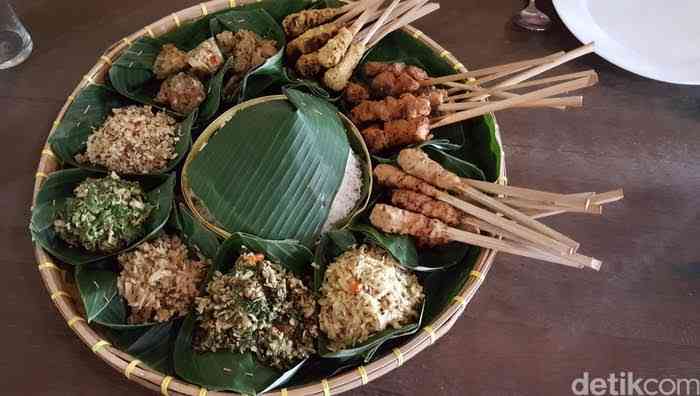 Menu Khas Salam Acara Megibung | Sumber Detik.com