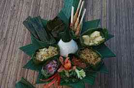 Kuliner Megibung Dalam Tradisi Masyarakat Lokal Karangasem Di Bali | Sumber Situs Disbudpar Karangasem