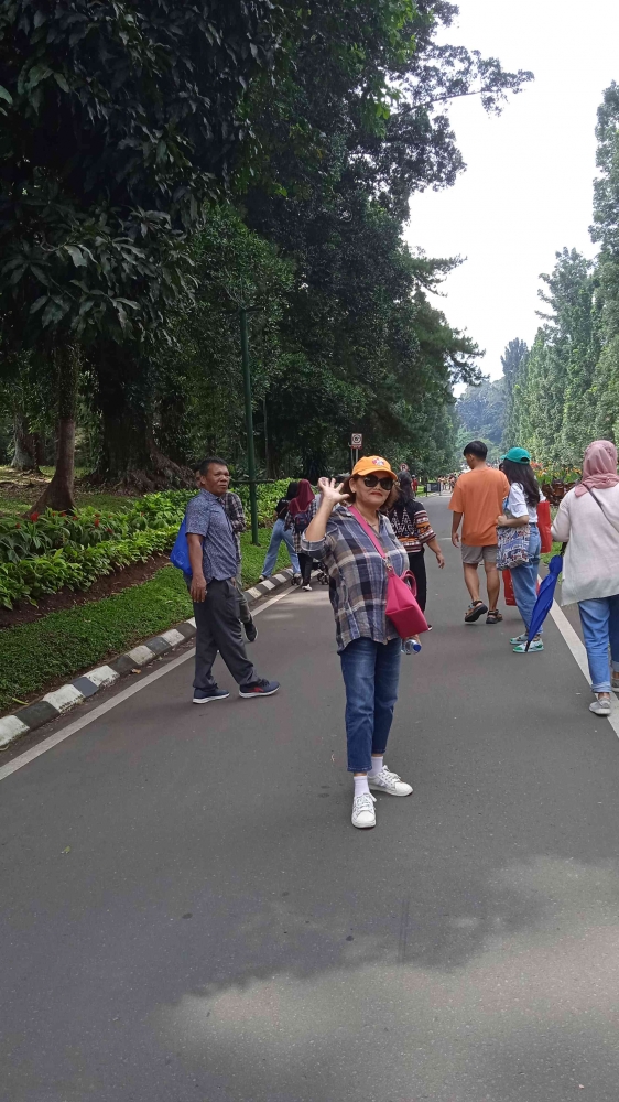 Trip wisata hari libur dari berbagai penjuru dengan ragam gaya di komplek kebon raya (dok. pribadi) 