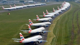 Pesawat-pesawat dari sebuah maskapai yang terpaksa grounded akibat pandemi. Sumber: NPAS/ www.bbc.com